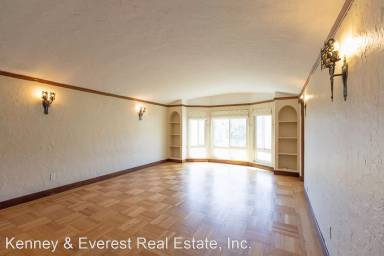 Main picture of 2465 Chestnut St