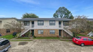 Main picture of 702 Navarro Dr