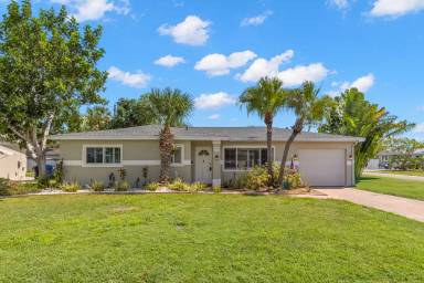 Main picture of 7401 1st Way N