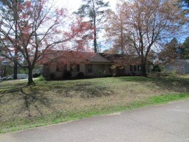Main picture of 5 Gracewood Cir
