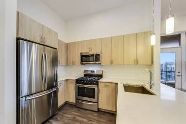 Main picture of 1509 N Western Ave