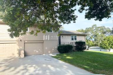 Main picture of 2612 S 61st Ave