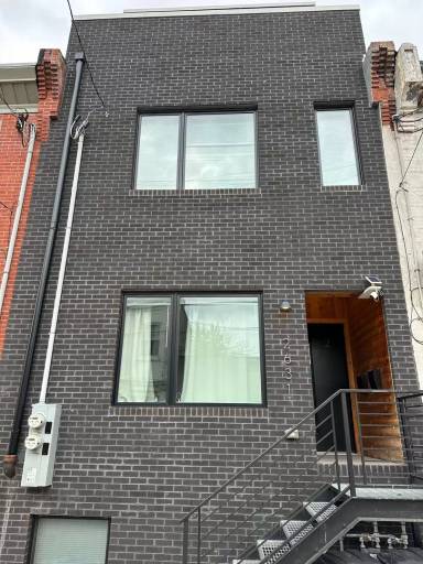 Main picture of 2631 W Oxford St