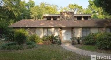 Main picture of 840 Ferne Dr