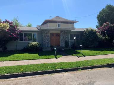 Main picture of 3202 SE Francis St
