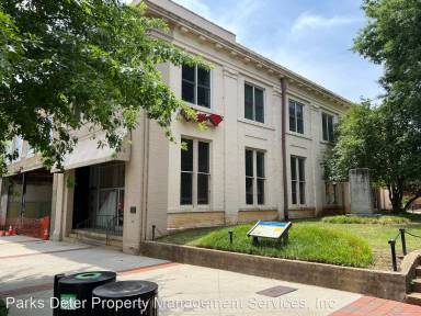 Main picture of 210 S Center St
