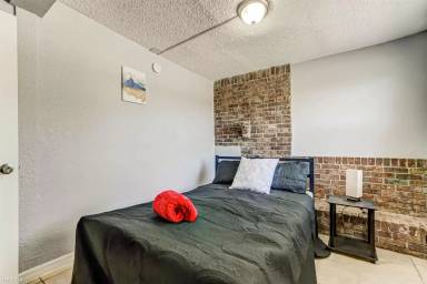 Main picture of 2470 Vernon St
