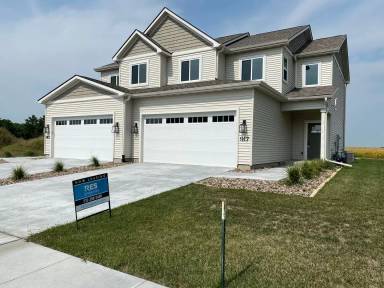 Main picture of 915 917 Henryson St