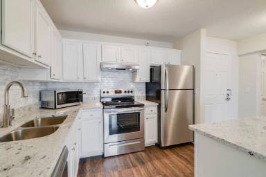 Main picture of 22 University Ave NE