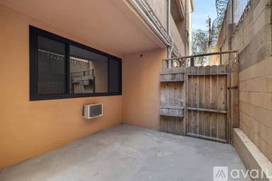 Main picture of 17000 Burbank Blvd