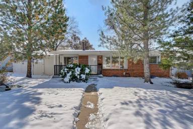 Main picture of 570 W Midway Blvd