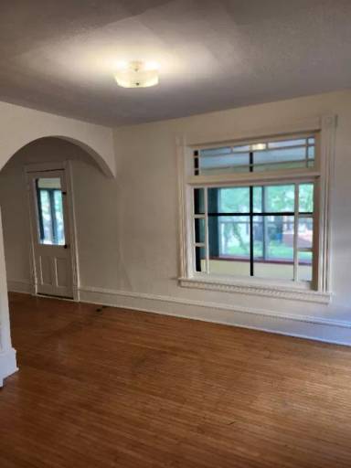 Main picture of 209 W 33rd St