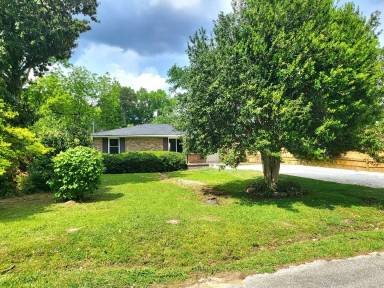 Main picture of 2915 Jeannie Dr