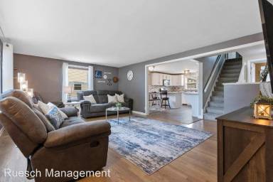 Main picture of 1071 Kenwood St