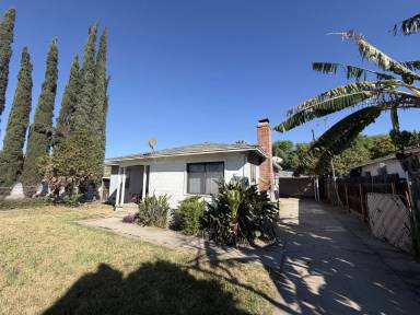 Main picture of 858 W 23rd St