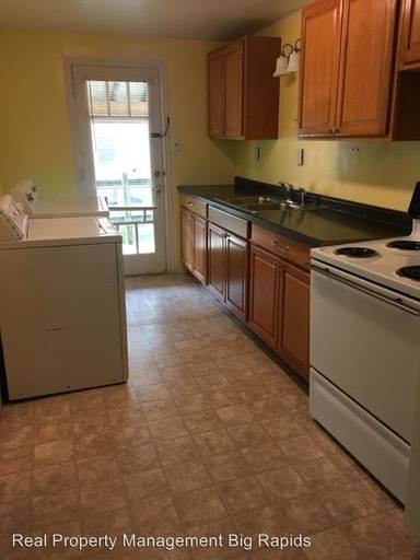 Main picture of 504 S Michigan Ave