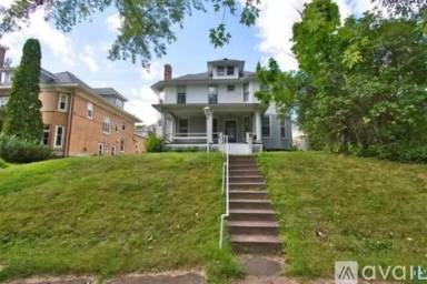 Main picture of 2109 E 2nd St