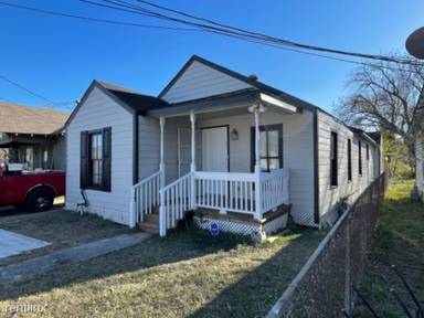 Main picture of 3270 Reeves St