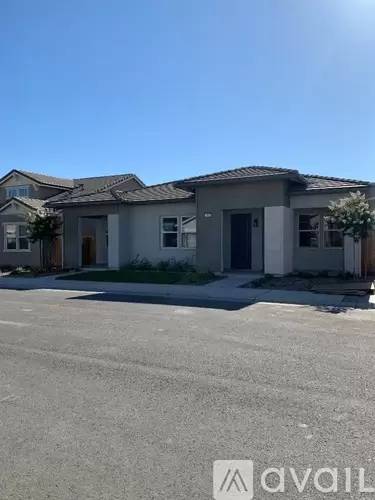 Main picture of 390 Traverse Dr S
