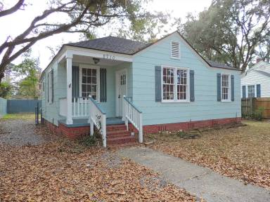 Main picture of 2704 Oaklawn St