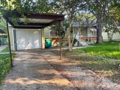 Main picture of 110 Circle Dr