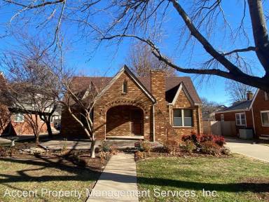 Main picture of 1915 S Delaware Pl