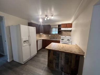 Main picture of 2401 S Galapago St