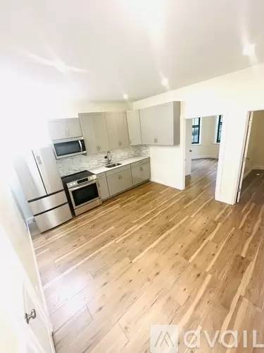 Main picture of 470 Chauncey St