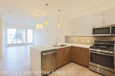 Main picture of 528 Thomas L Berkley Way