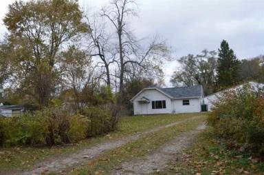 Main picture of 20073 Sarah St