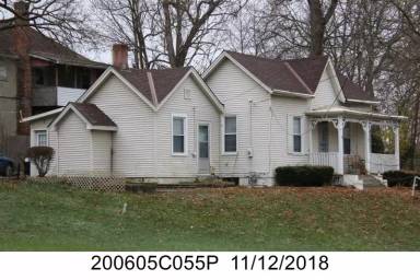 Main picture of 210 E Broadway St