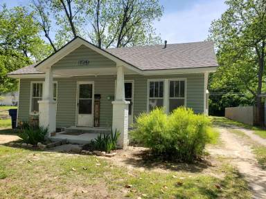 Main picture of 1131 E 8th St