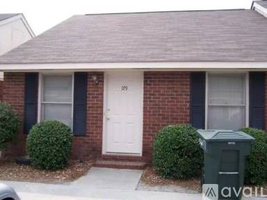 Main picture of 140 Lanier Dr