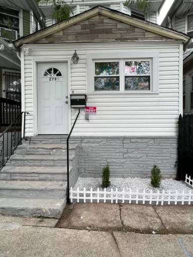 Main picture of 279 1/2 S 18th St