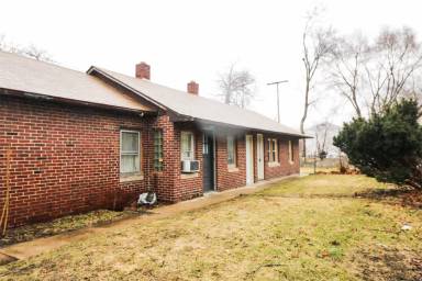 Main picture of 3044 W Ridge Rd