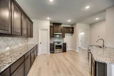 Main picture of 1401 Thrasher Dr