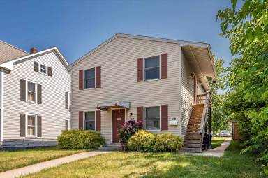 Main picture of 30 W Wilson Blvd