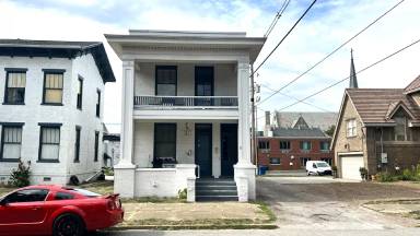 Main picture of 320 SE Riverside Dr