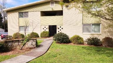 Main picture of 100 Terrace Dr NE