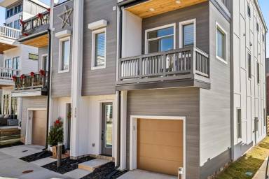 Main picture of 325 Clarendon Ct SE