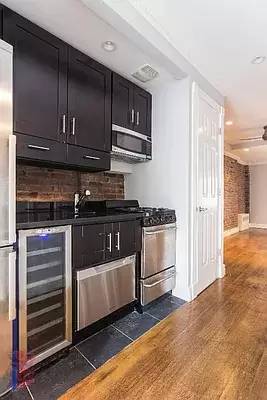 Main picture of 321 W 16th St