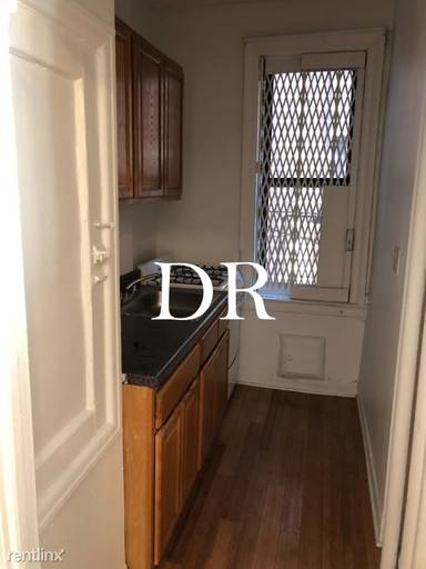 Main picture of 280 E 21st St