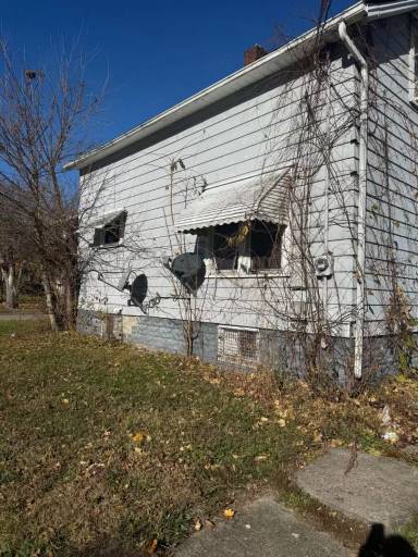 Main picture of 3175 Caroline Ave