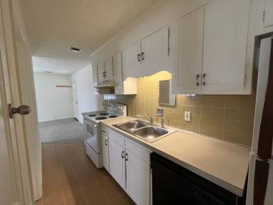 Main picture of 104 Holmes Cir