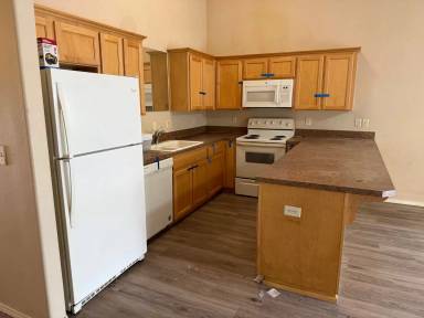 Main picture of 1824 SW Reindeer Ave