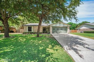 Main picture of 218 Thompson Cir
