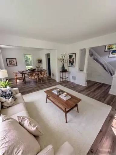 Main picture of 218 Goguac St W