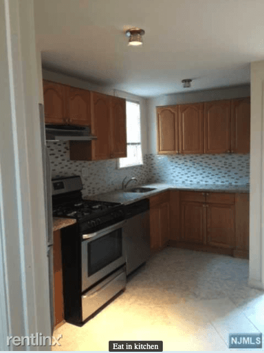 Main picture of 196 Uhland St