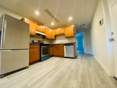 Main picture of 90 Hammond St