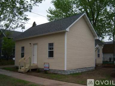 Main picture of 110 Niagara St
